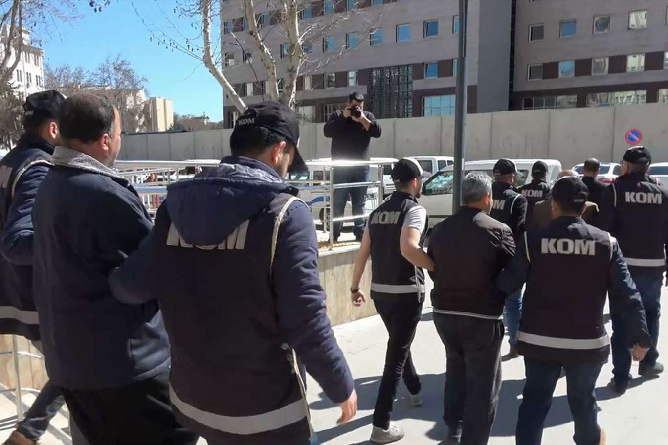 Adana’da iki farklı kaçakçılık operasyonunda 13 kişi gözaltına alındı